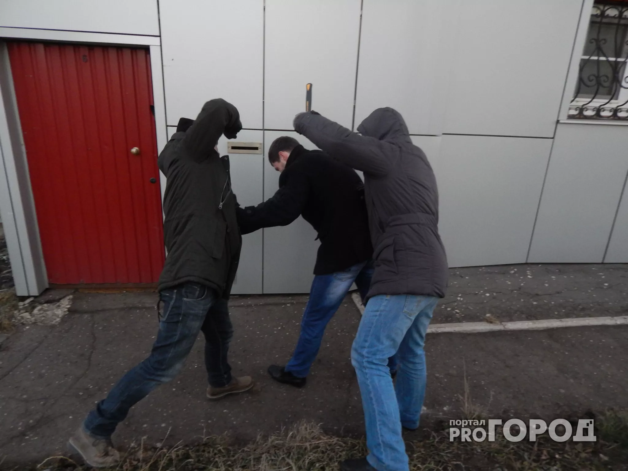 Фото к статье: В Вурнарском районе подростки выгнали мужчину из собственного дома