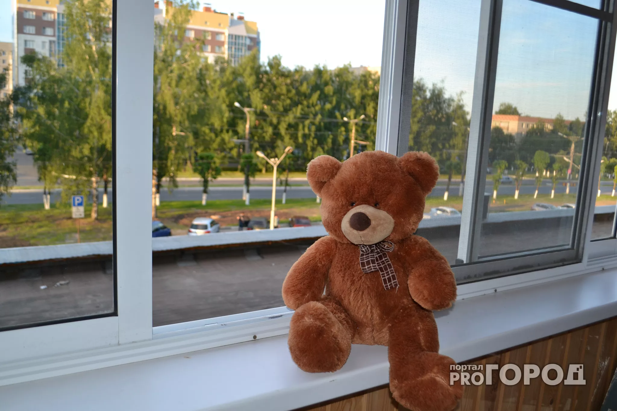 Фото к статье: В Новочебоксарске с четвертого этажа выпала двухлетняя девочка