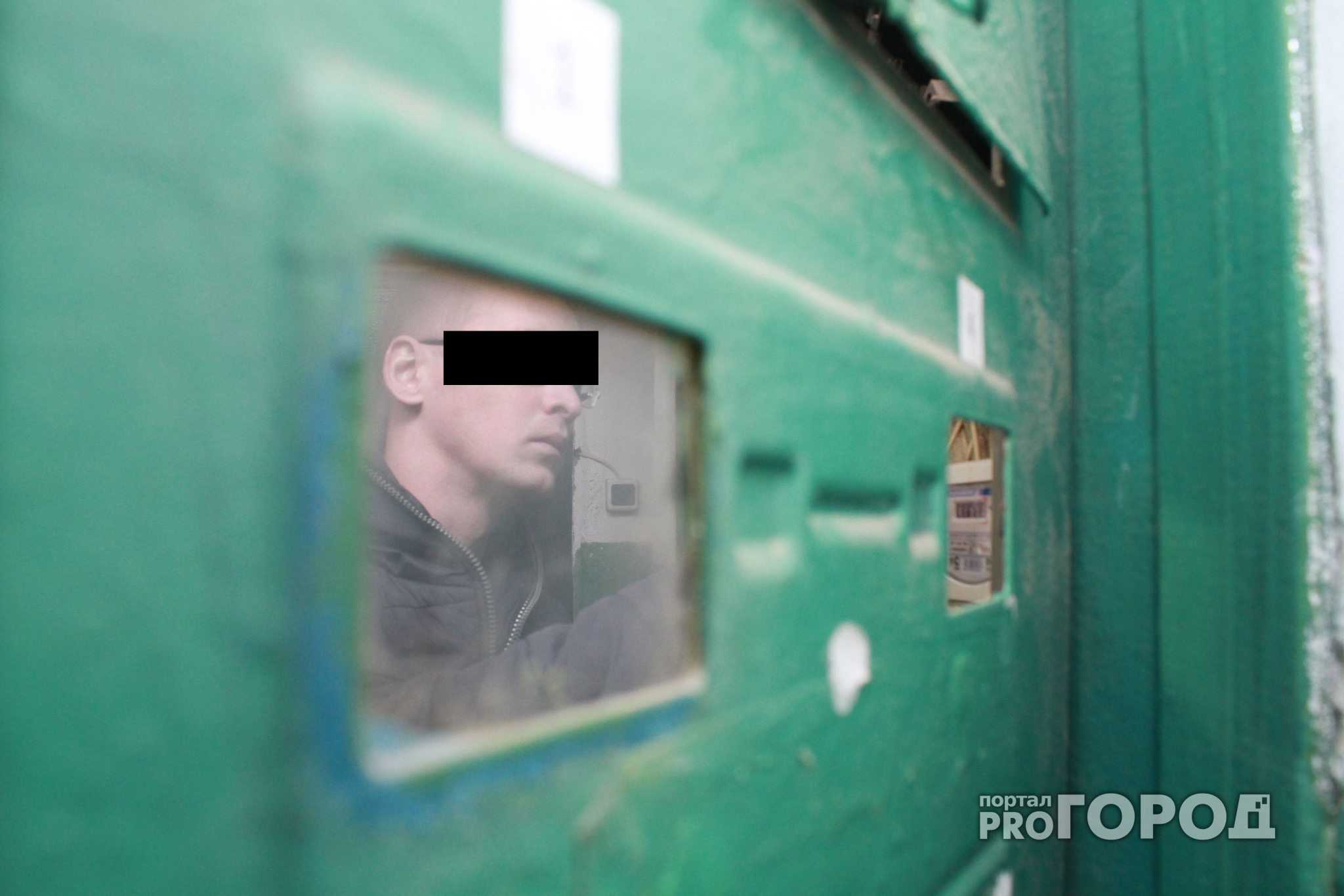 В Чебоксарах грабители поджидали в подъезде, когда откроется дверь квартиры
