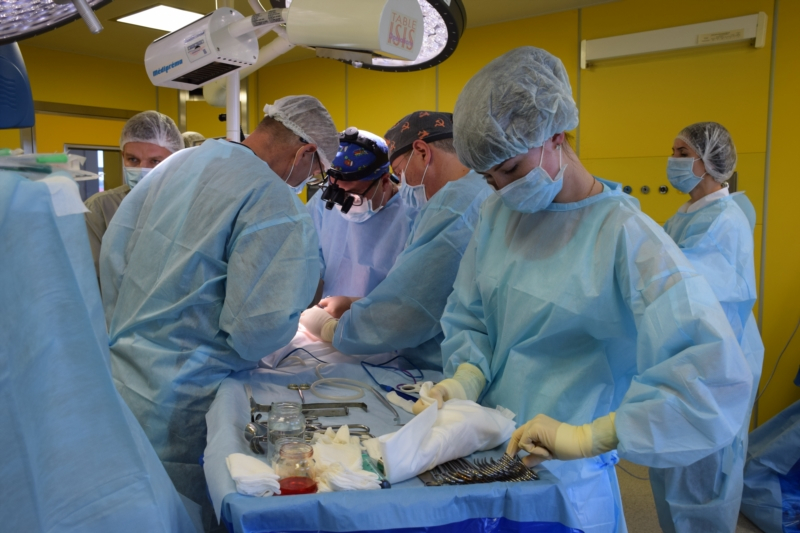 Детский хирург из Иерусалима и его коллеги из Чебоксар изящно провели сложную операцию
