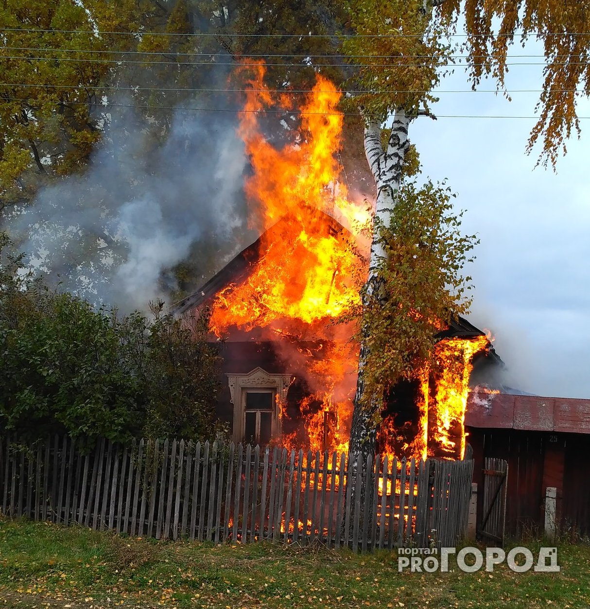 В Козловском районе в загоревшемся доме погибли двое мужчин