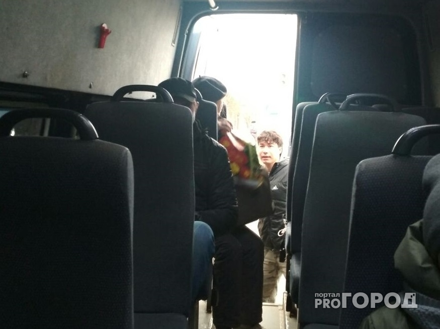 В Новочебоксарске маршрутчик сам открывал дверь каждому пассажиру