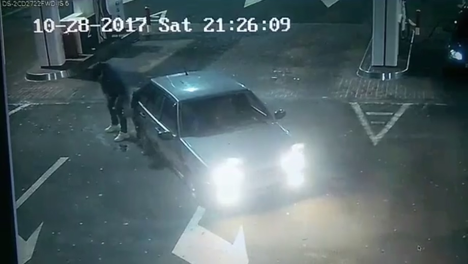 В Чувашии водитель вырвал заправочный пистолет и попытался сбежать