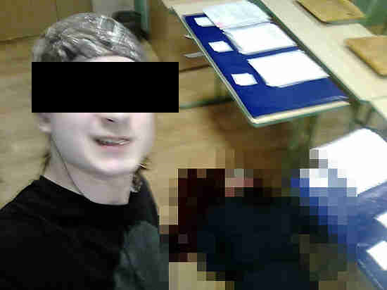 Новости России: студент ПТУ выложил селфи с телом зарезанного преподавателя