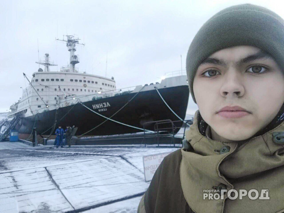 Школьник из Новочебоксарска посетил крейсер «Адмирал Кузнецов»