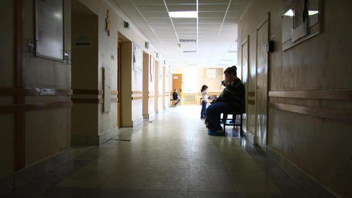 Новости России: Женщина умерла в детской поликлинике на руках своего ребенка
