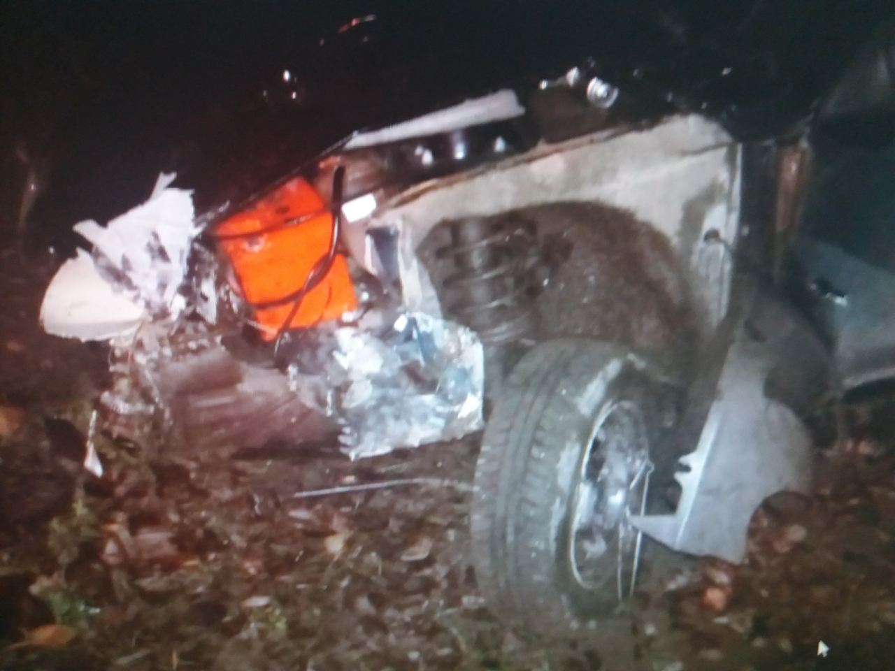 В Чебоксарах на дороге нашли разбитую машину без водителя
