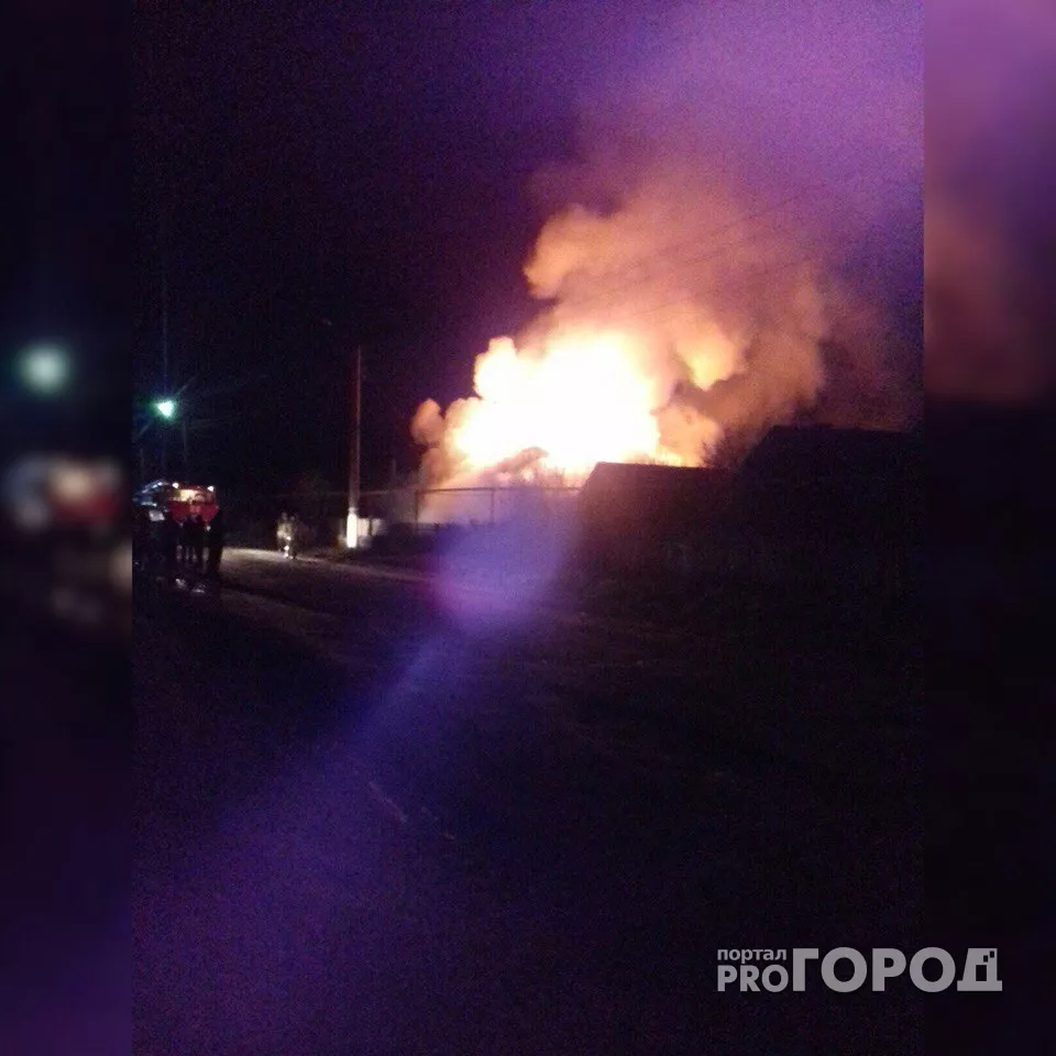 Фото к статье: В Шемурше огонь уничтожил жилой дом