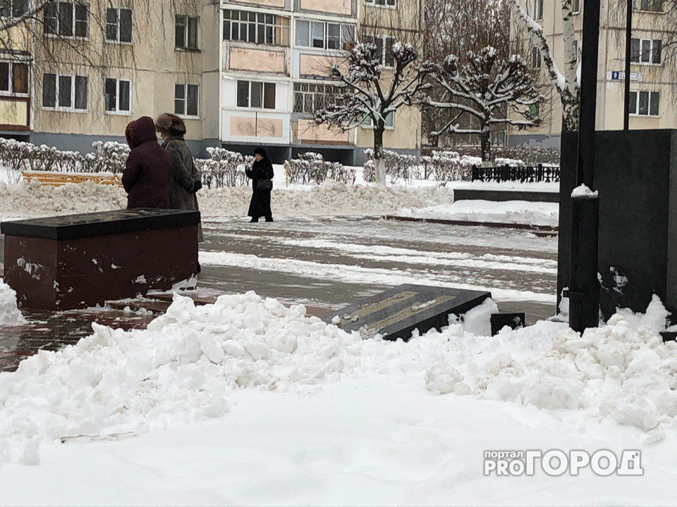 В Новочебоксарске коммунальщики повалили памятник погибшим воинам
