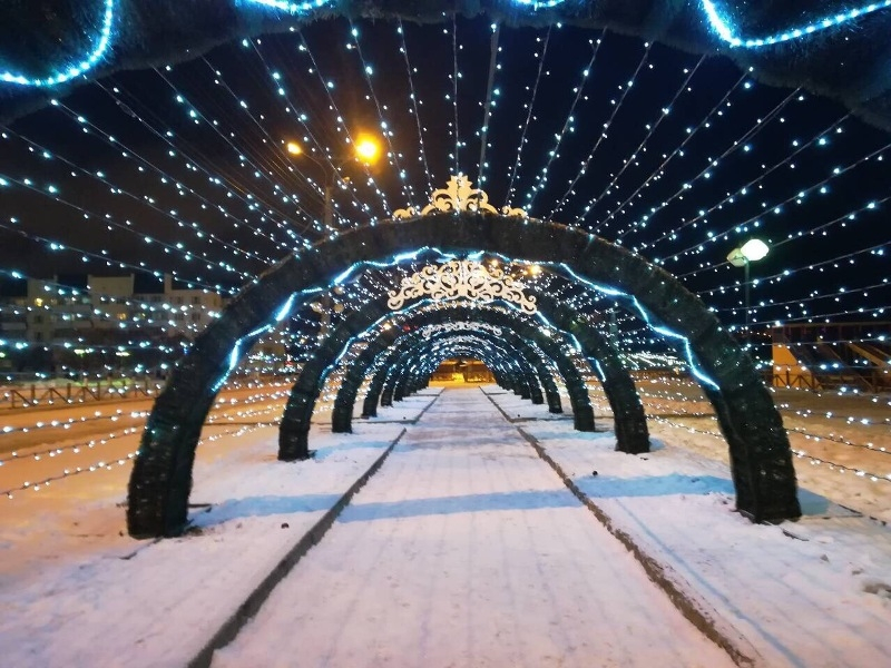 В Чебоксарах построили новогодний световой туннель
