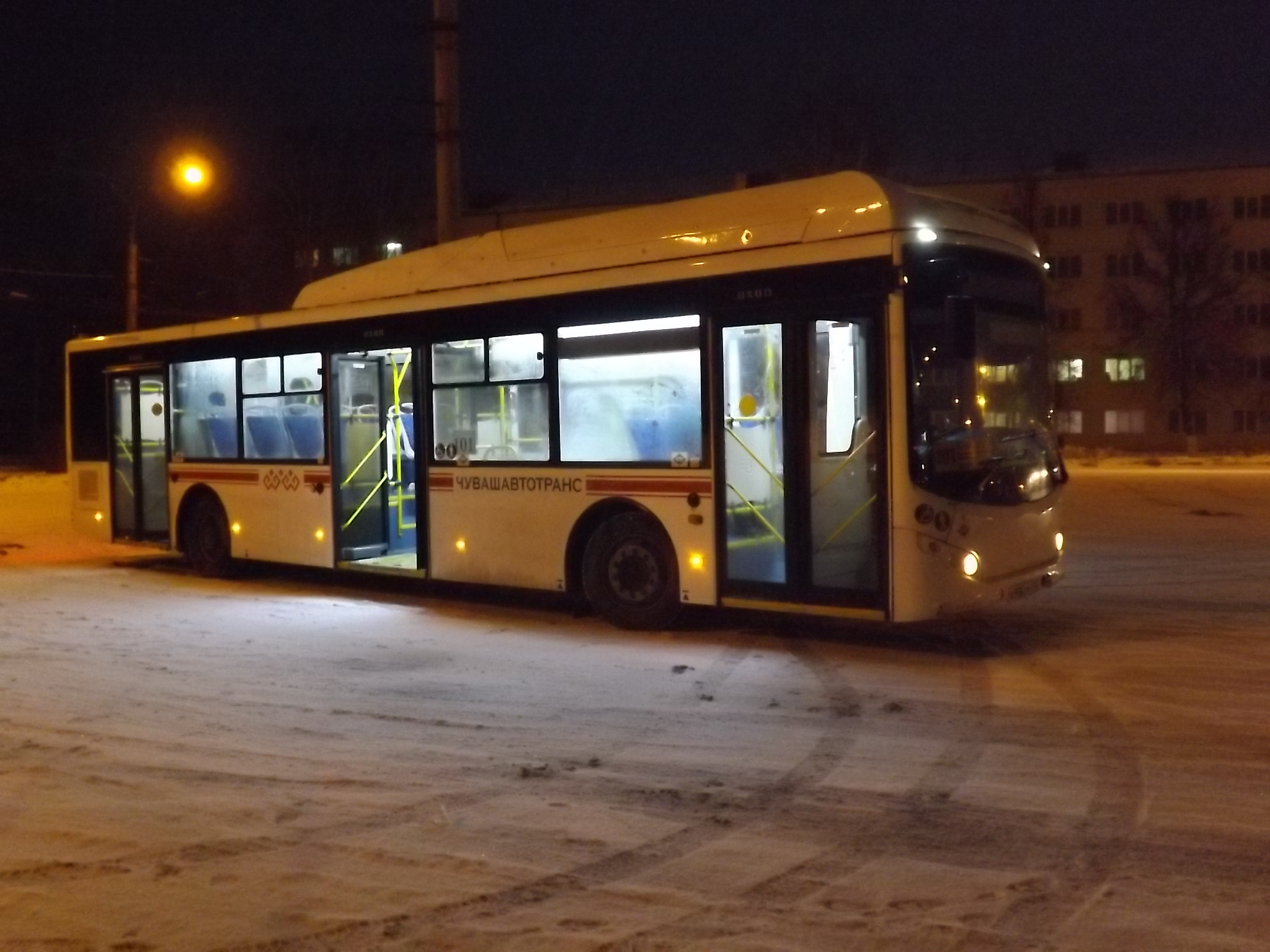 По Чебоксарам начали ездить новые большие автобусы