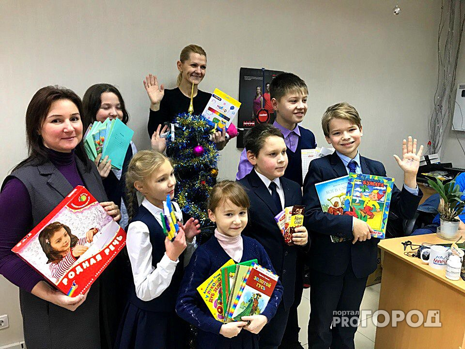 Новогодняя коллекция подарков для детей пополнилась книгами, шоколадками и фарфоровыми куклами