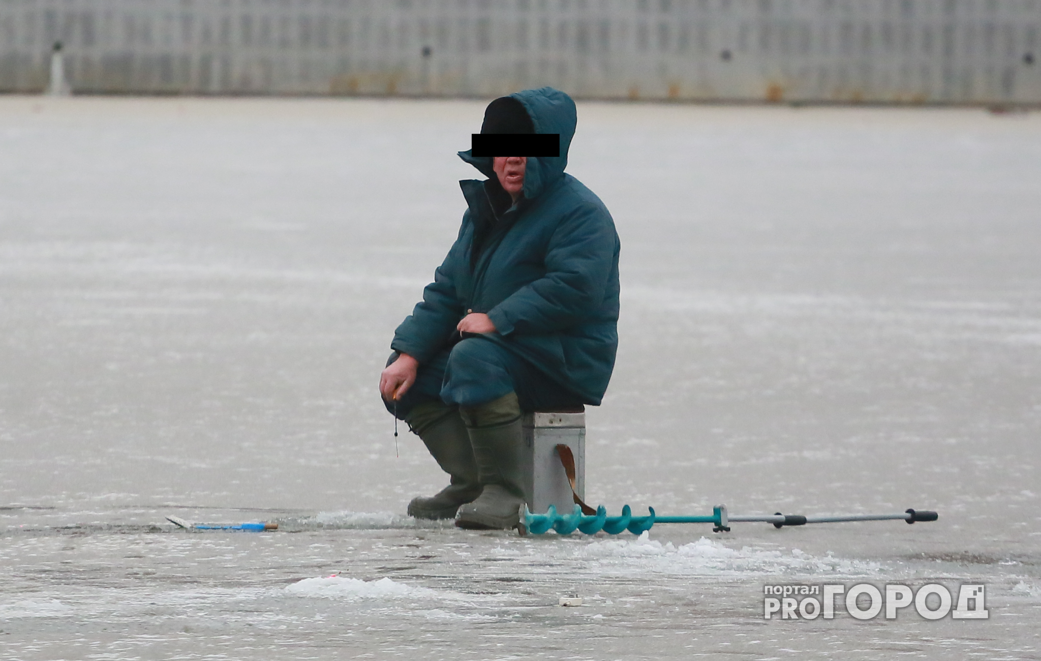 В Чебоксарском районе мужчина провалился под лед и сломал ногу