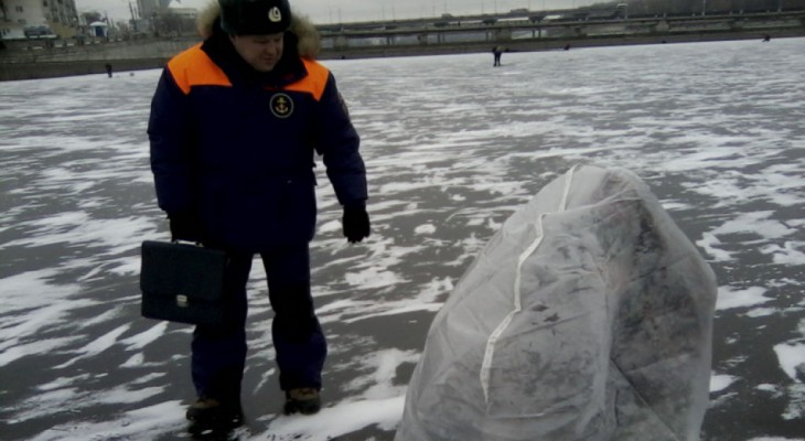 Сотрудники МЧС рассказали, можно ли выходить на лед рыбачить