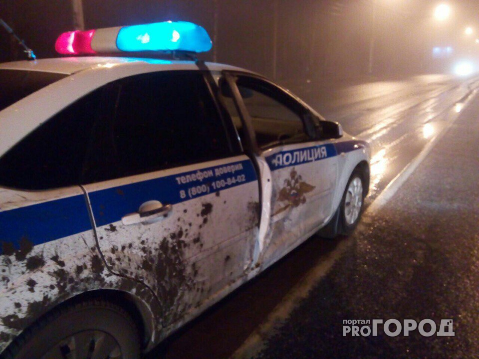 В Чебоксарах водитель "четырнадцатой" уходил от погони и врезался в полицейскую машину