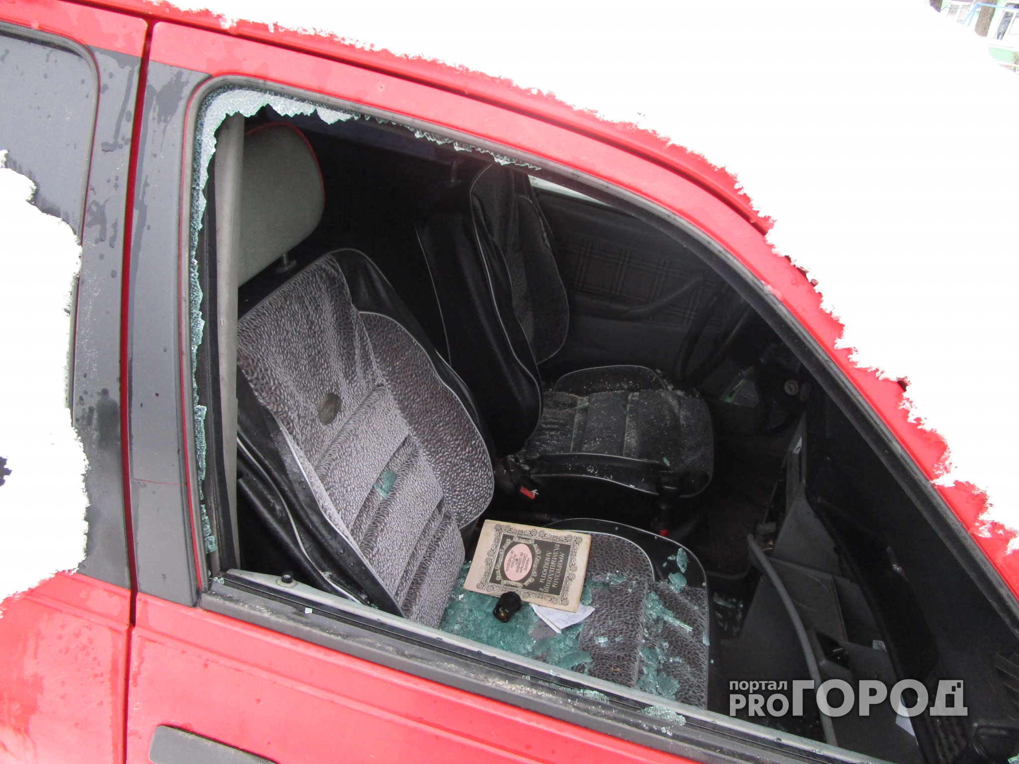 В Новочебоксарске задержали мужчину, разбившего стекла 7 машин