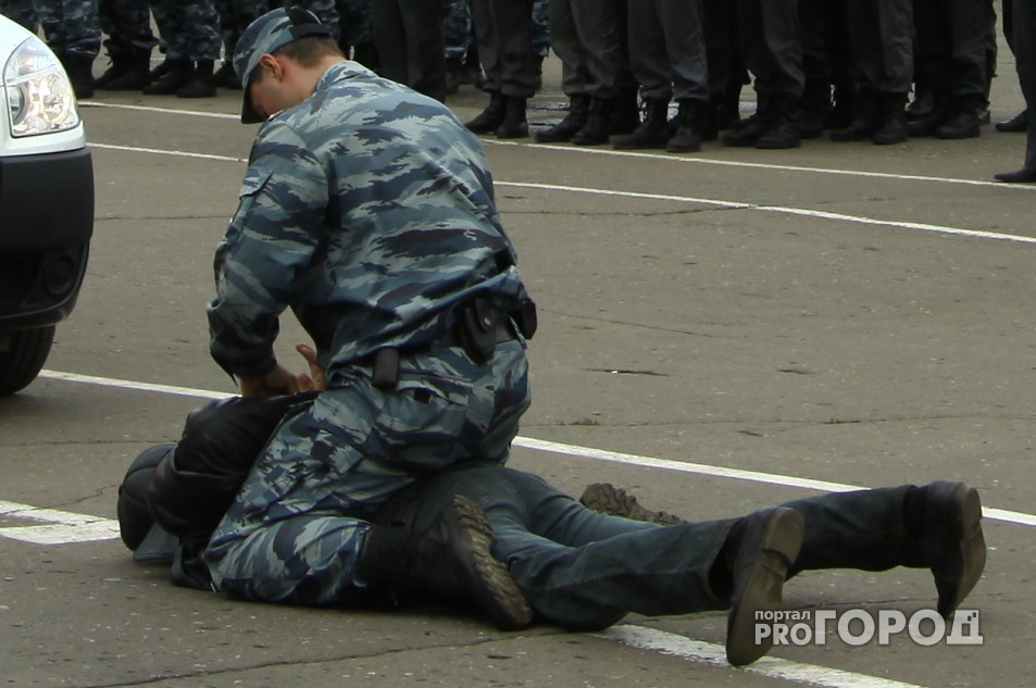 В Чебоксарах бойцы ФСБ обезвредили вооруженного преступника
