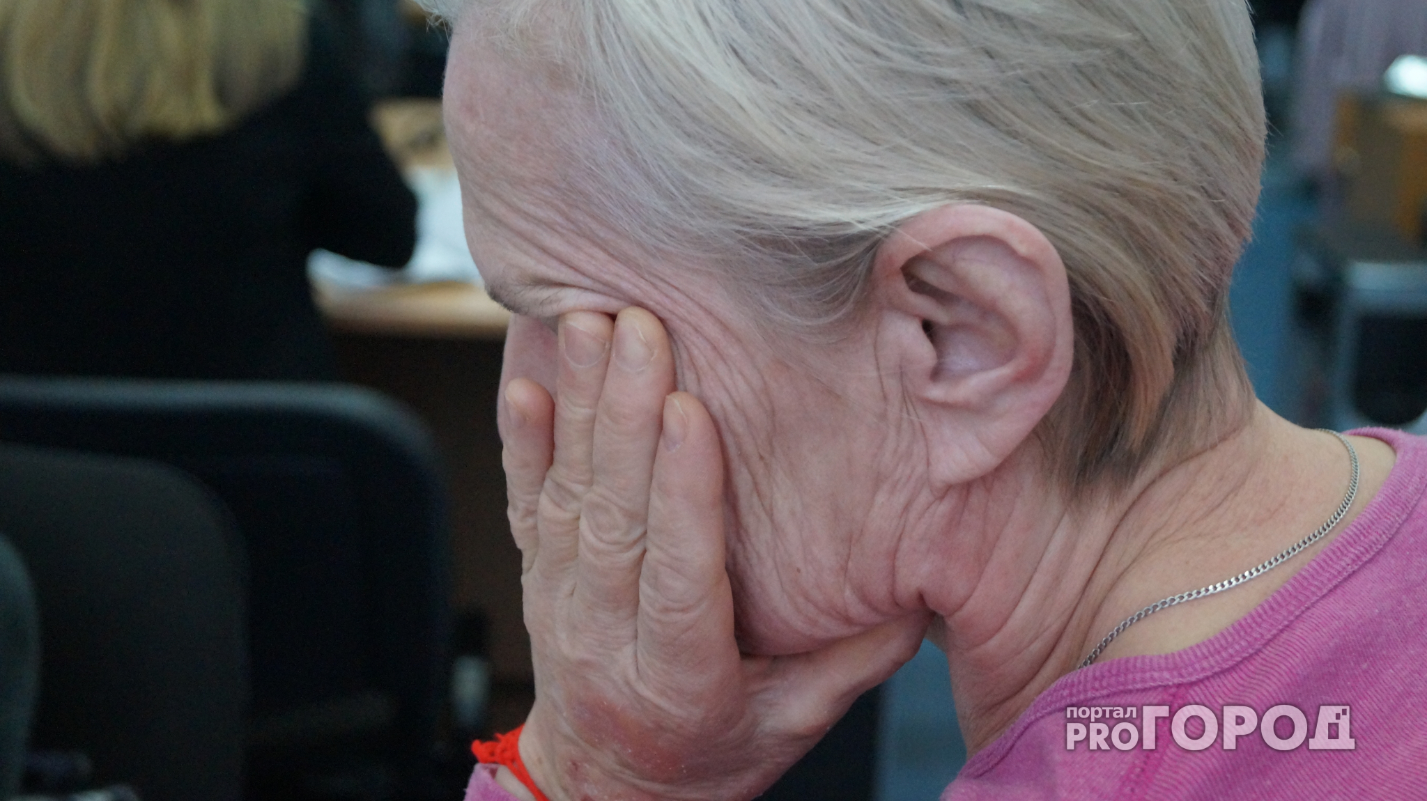 В Чебоксарах ищут двух женщин, которые жестоко "прикололись" над пенсионеркой