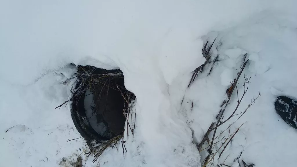 Фото к статье: В Чебоксарах ребенок провалился в глубокий канализационный колодец