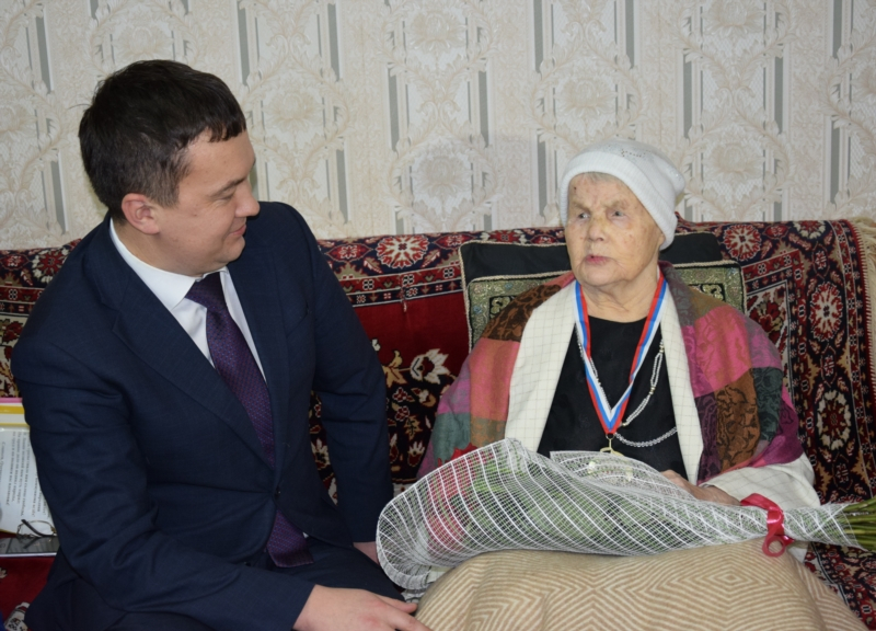 В Чебоксарах женщине-депутату исполнилось 100 лет