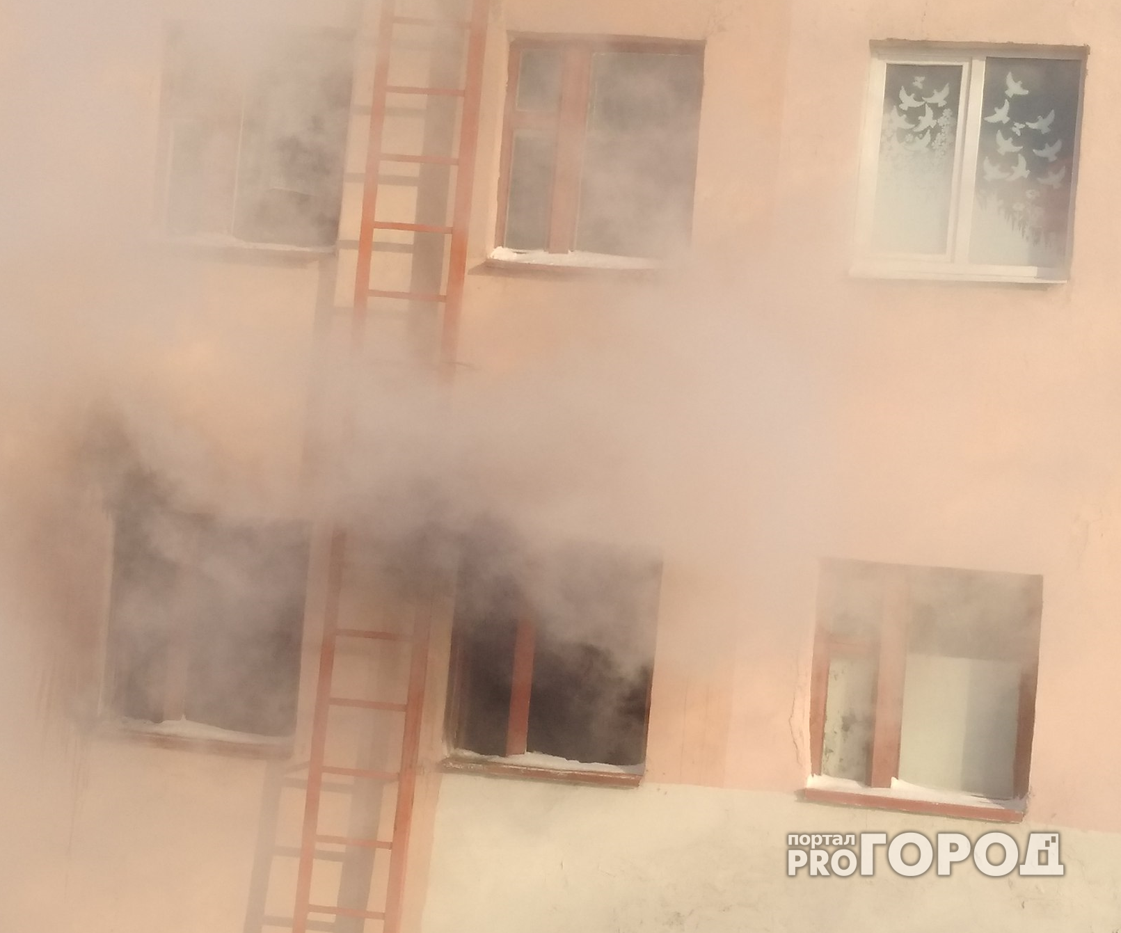 В Чебоксарах назвали причину пожара в здании общежития
