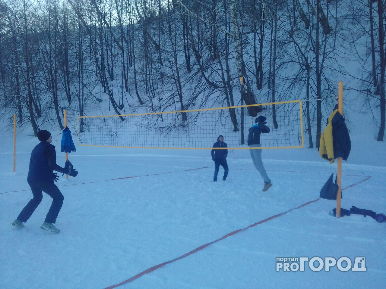 В Чебоксарах открылись площадки для снежного волейбола