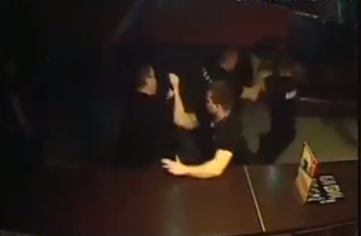 В Чебоксарах показали кадры смертельной драки в ночном клубе "Космос"