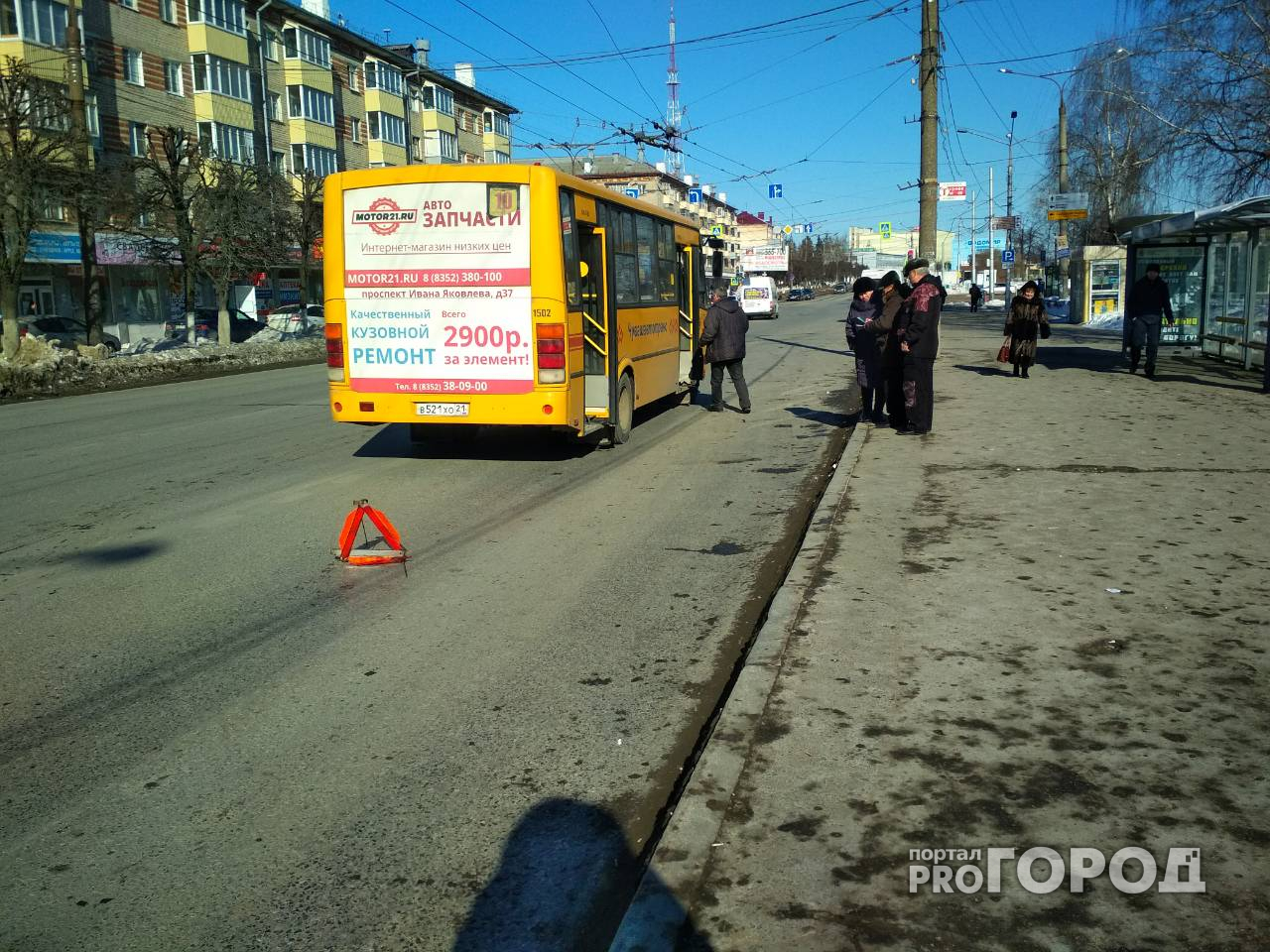 В Чебоксарах женщина пострадала, выходя из резко поехавшего автобуса