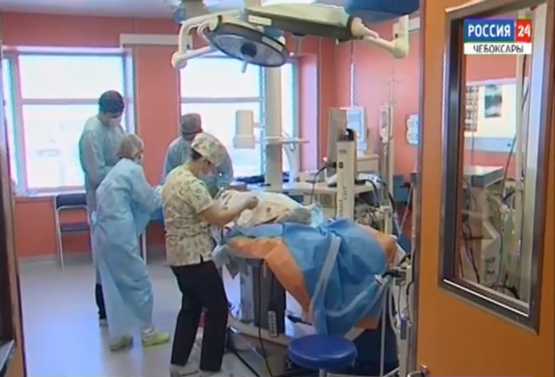 В Чебоксарах врачи сделали сложную операцию 15-летней девочке