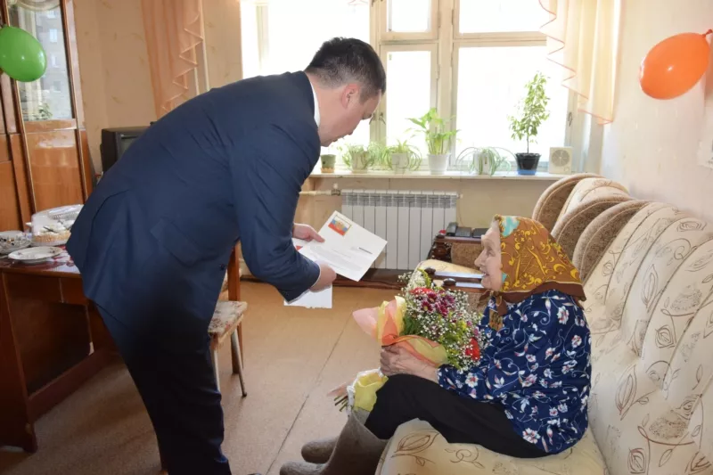 Фото к статье: В Чебоксарах учительница начальных классов дожила до 100 лет