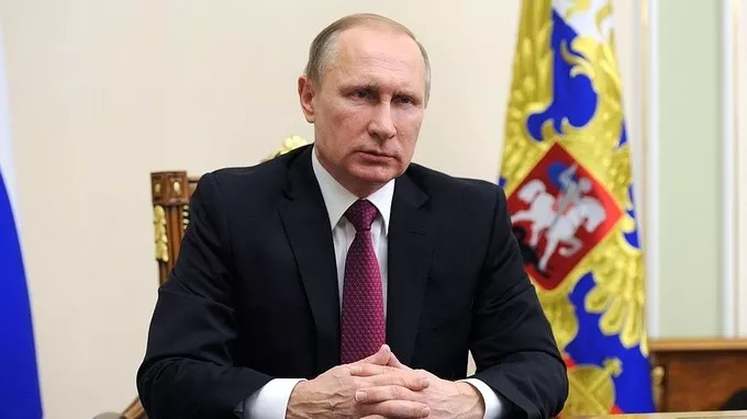 Фото к статье: Путин подписал закон о повышении минимальной зарплаты