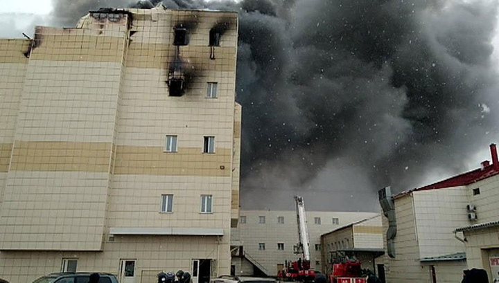 В Кемерово в торговом центре в пожаре погибли 5 человек, один из них ребенок