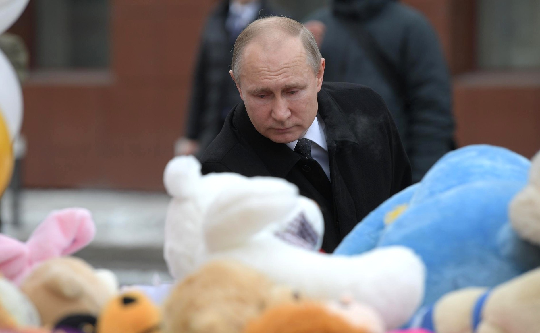 Путин приехал в Кемерово и назвал причины трагического пожара