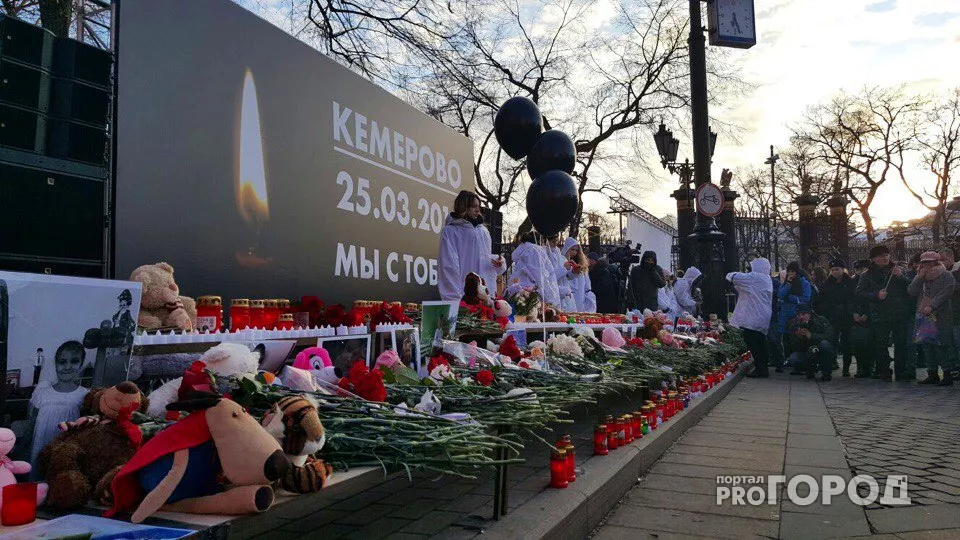 Фото к статье: Чебоксарец посетил в столице траурный митинг в память о погибших в Кемерово