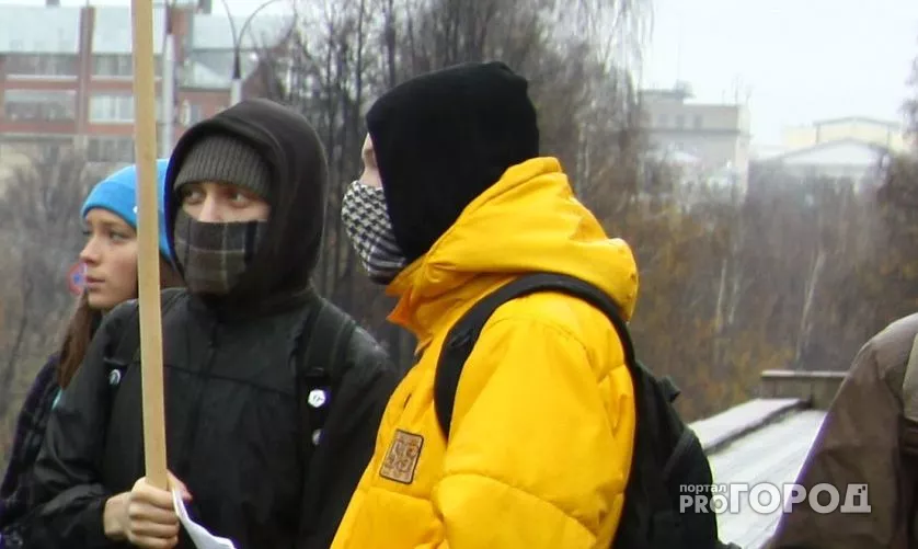 Фото к статье: В Чебоксарах мама загнала домой школьника, который устроил пикет