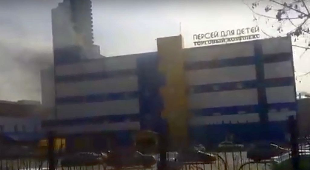 В Москве горит торговый центр, есть пострадавшие