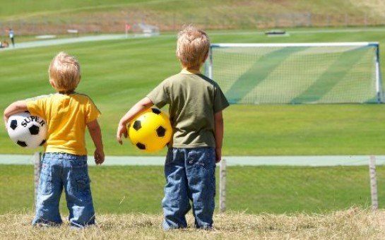 Хотите чтобы ваш ребенок развивался физически? Запишите его в футбольную школу!