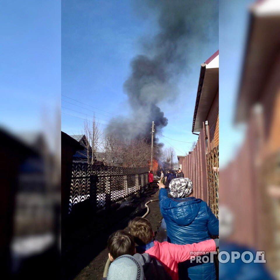 В Канаше огонь охватил жилой дом на Московском проезде
