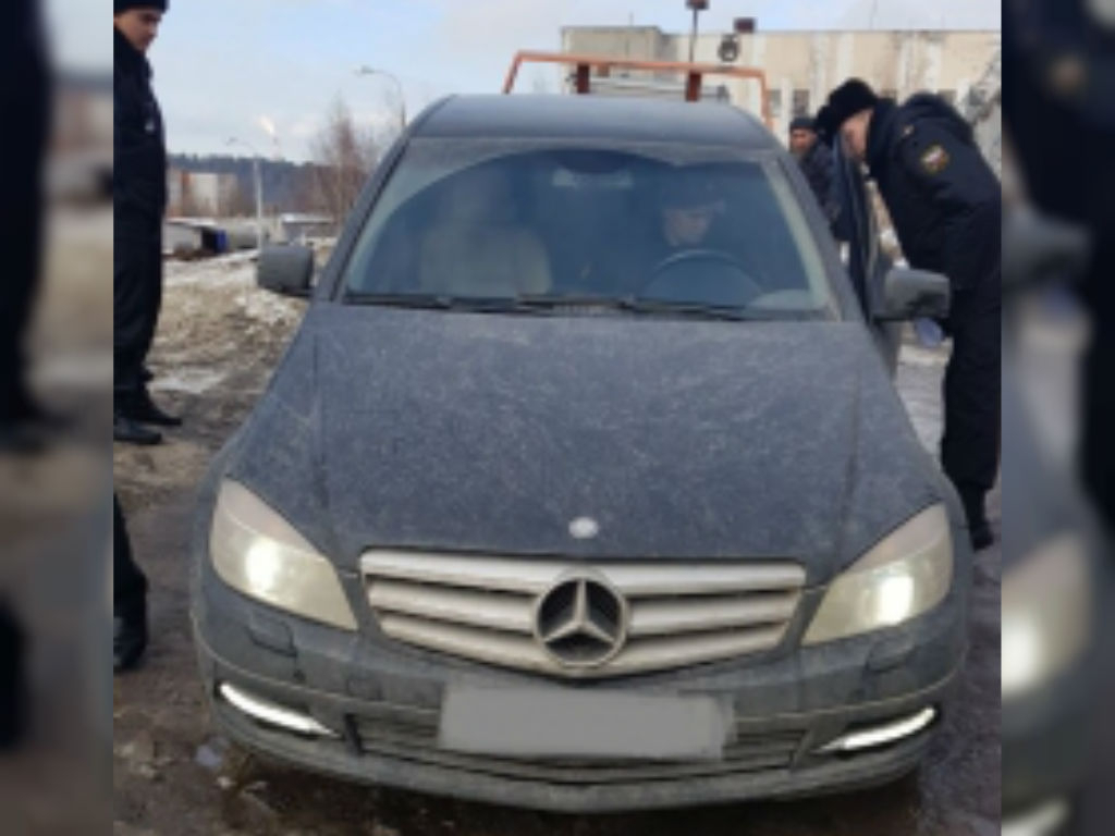 В Чебоксарах автоледи, набравшая 150 штрафов, вернула Mercedes