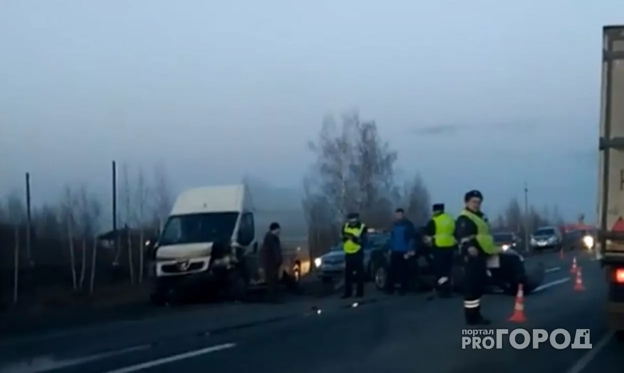 Фото к статье: В Чебоксарском районе на М7 произошло массовое ДТП с участием 5 машин