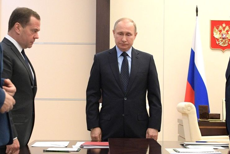 Правительство России уйдет в отставку после инаугурации Путина