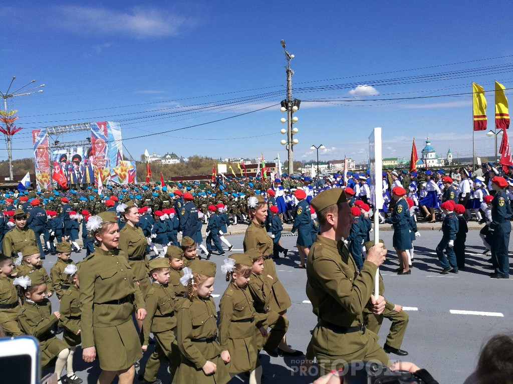 В Чебоксарах прошел детский парад в честь Дня Победы