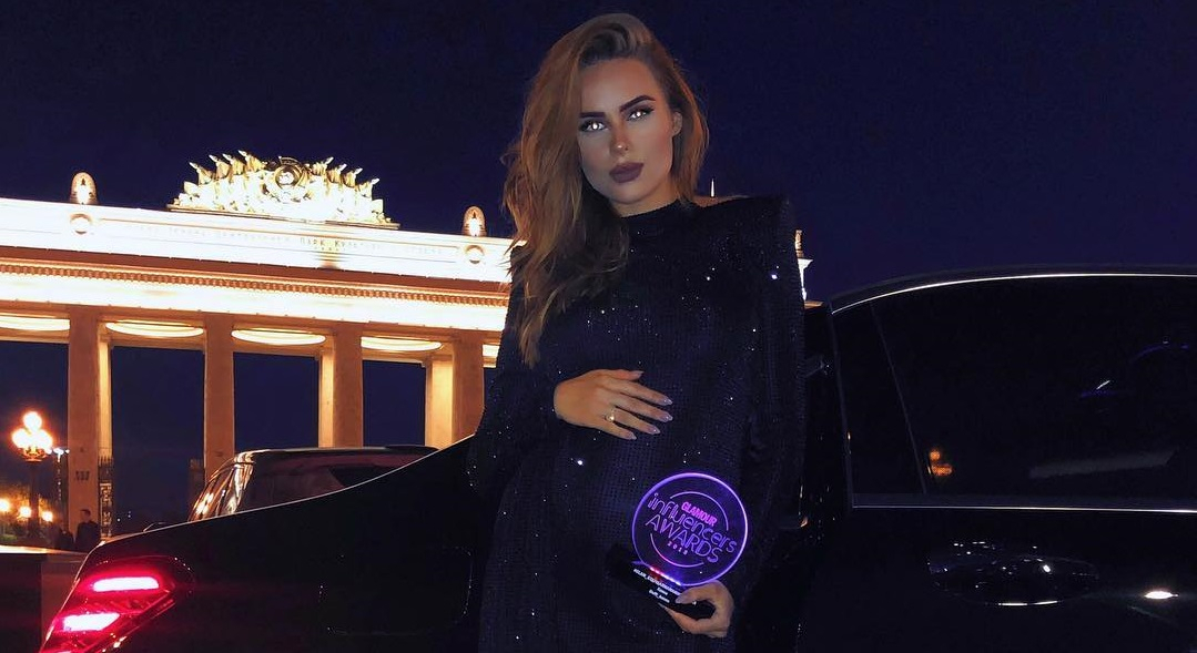 Чебоксаркую певицу Ханну наградили за будущее материнство