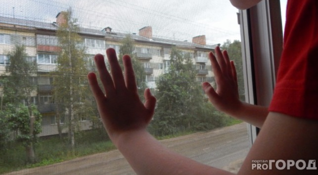 В Чебоксарах из окна выпал двухлетний ребенок
