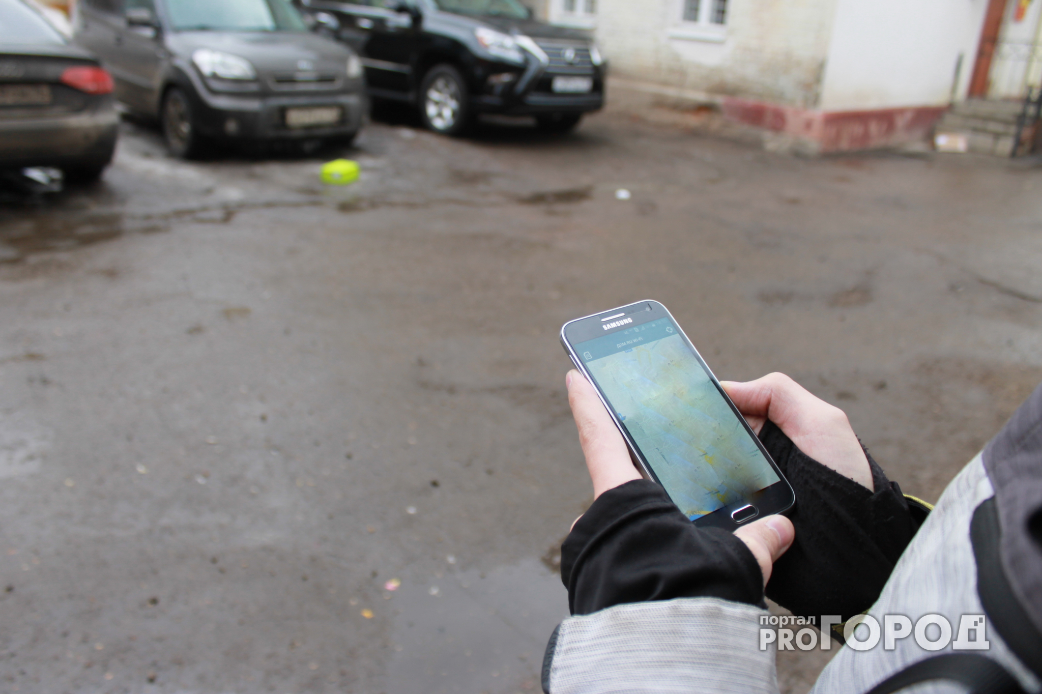Чебоксарский таксист нашел в машине чужой телефон и воспользовался мобильным банком