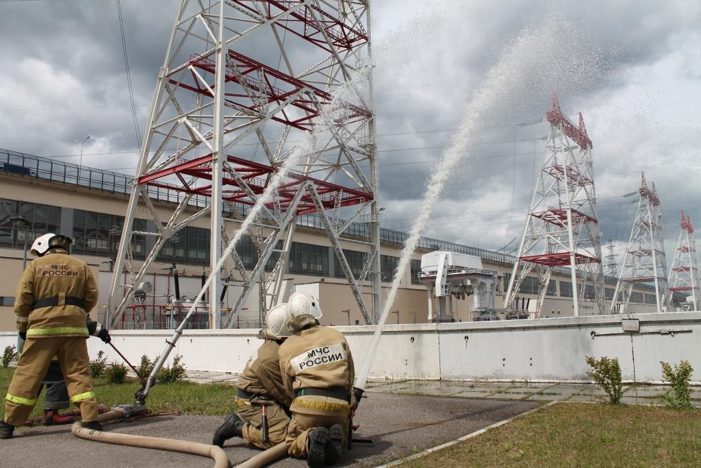 На Чебоксарской ГЭС тушили пожар и спасали людей