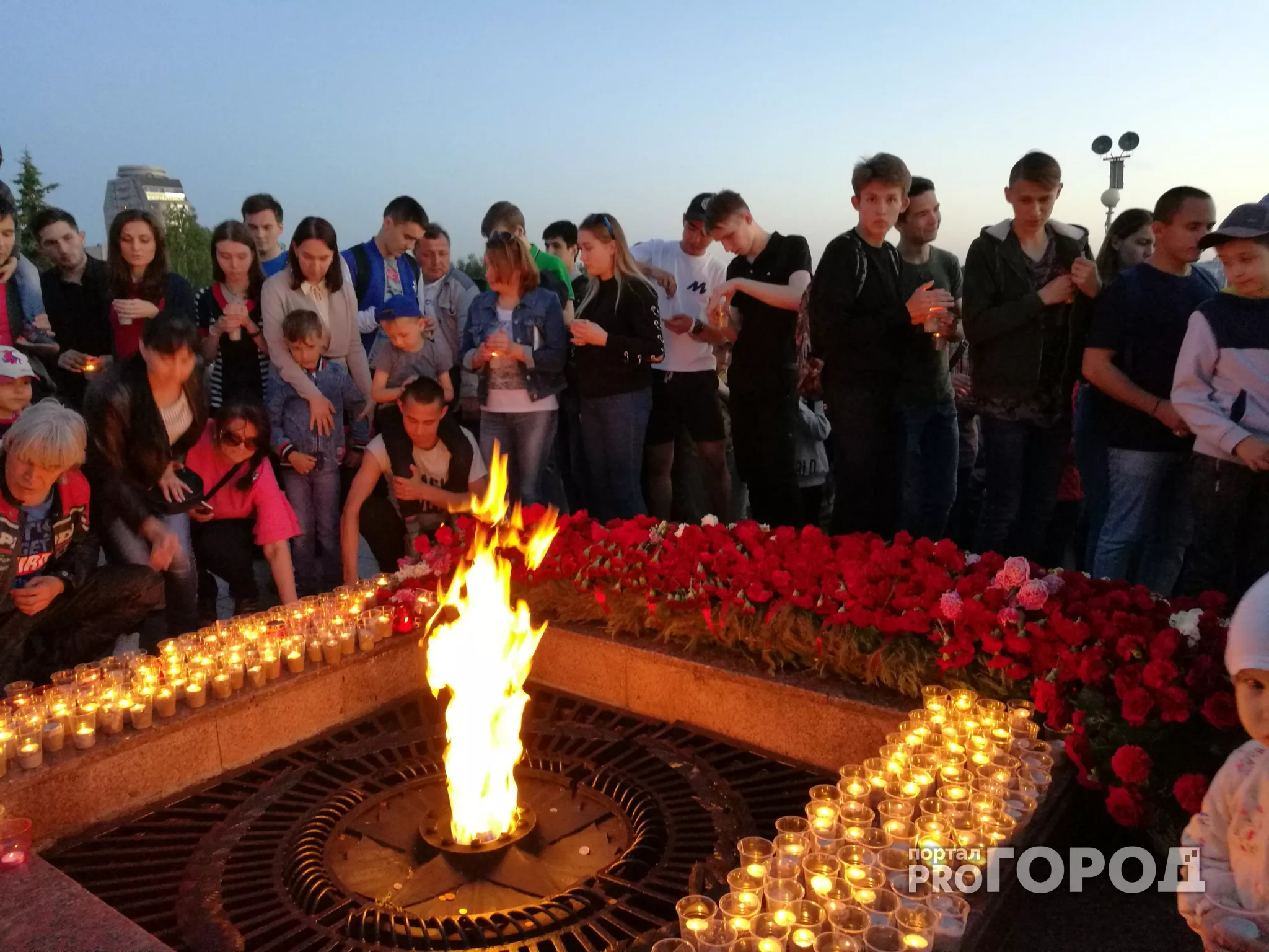 Фото к статье: Более 2 000 чебоксарцев участвовали в акции «Свеча памяти»