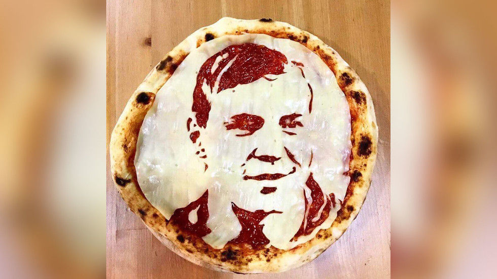 В Санкт-Петербурге испекли пиццу с портретом Дзюбы