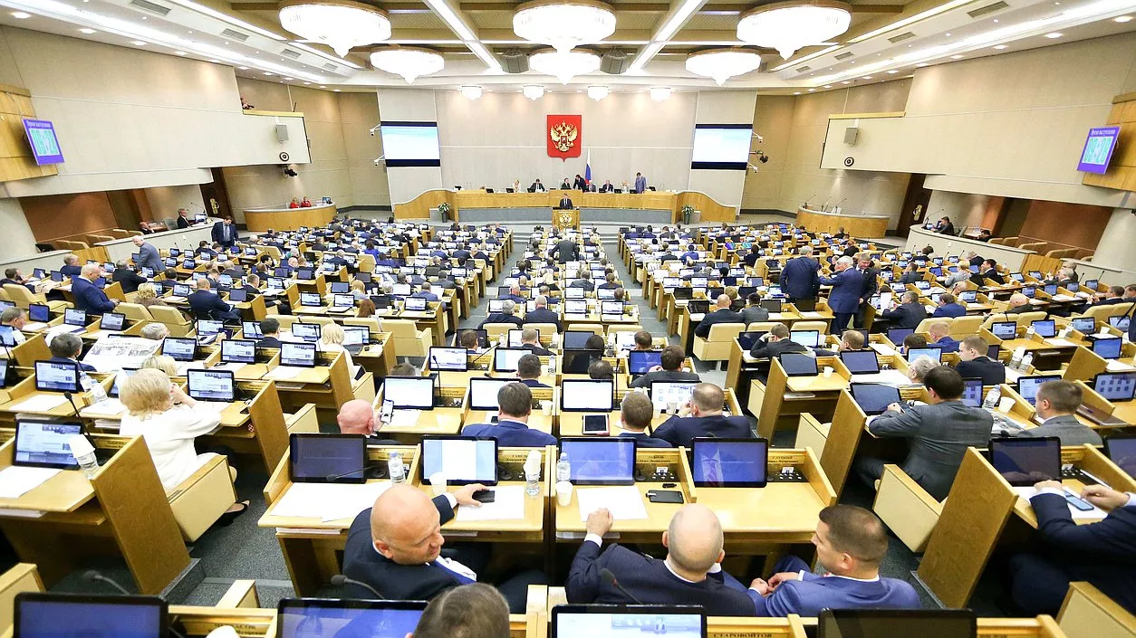 Фото к статье: Депутаты приняли закон о повышении НДС и изменении пенсионных взносов