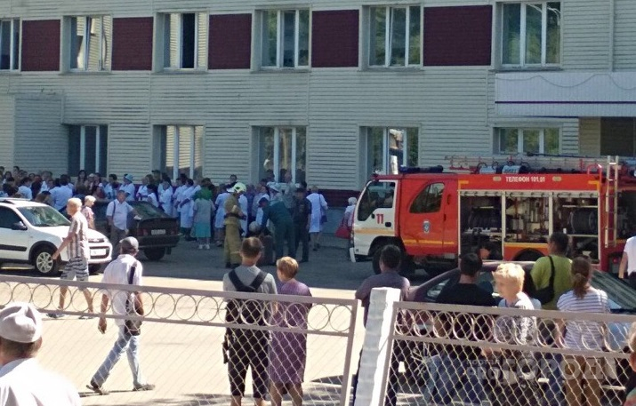 В Новочебоксарске из поликлиники эвакуируют людей